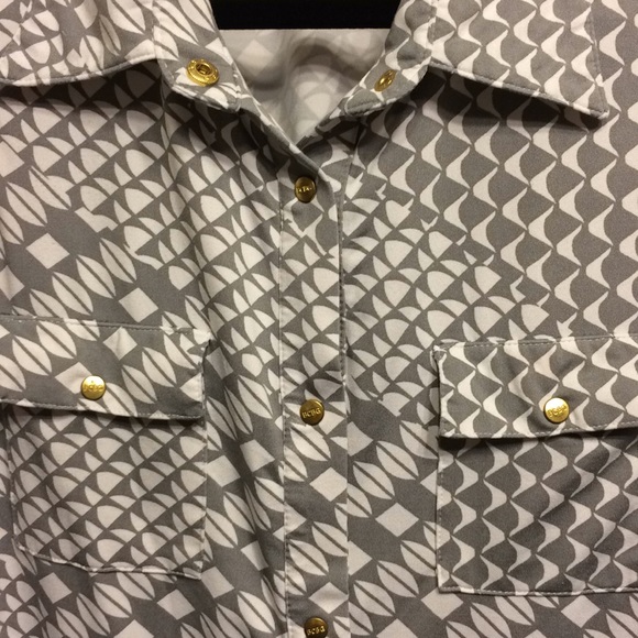 BCBG Maxazria Sleeveless Resort Top Gray Snaps - Picture 3 of 8